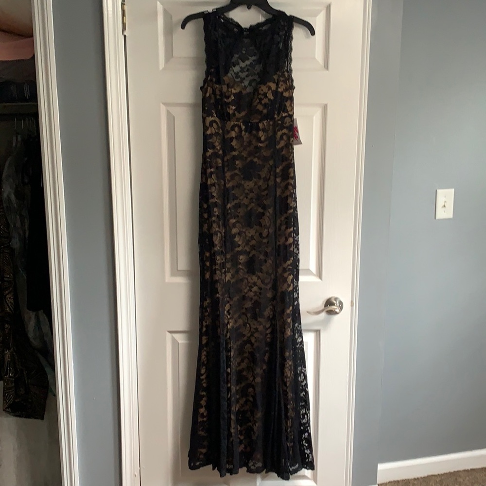 Formal evening gown. Black lace nude underline